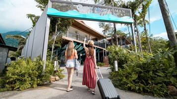 Vista frontal de la propiedad