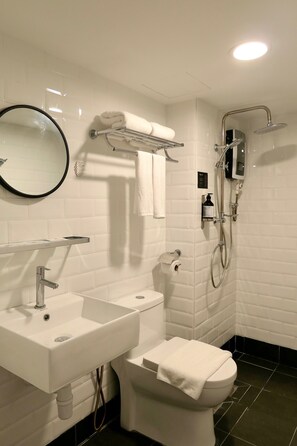 Suihku, ilmaiset hygieniatuotteet, bidee, pyyhkeet
