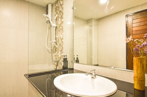 Superior tweepersoonskamer | Luxe beddengoed, verduisterende gordijnen, geluiddichte muren