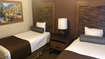 3 habitaciones, tabla de planchar con plancha, wifi y ropa de cama