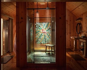 Spa - Cherry Ridge Retreat - Ravine's Edge Luxury Romantic Cabin with hot tub and private gazebo! (New Plymouth)