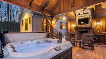Indoor spa tub