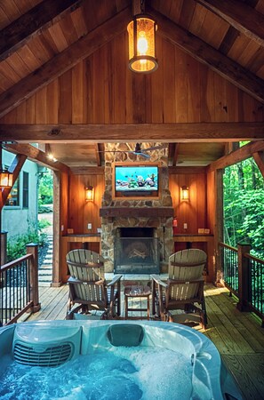 Terrace/patio - Cherry Ridge Retreat - Ravine's Edge Luxury Romantic Cabin with hot tub and private gazebo! (New Plymouth)