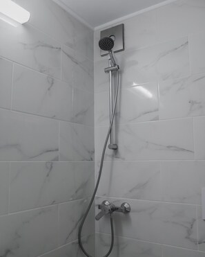 Hair dryer, towels, soap, shampoo - Prime Home Studio - Ultracentral (Pitești)