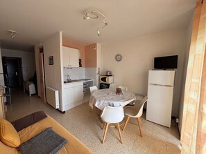 Interior - 1* Apartment in Balaruc, pets allowed (Balaruc-les-Bains)