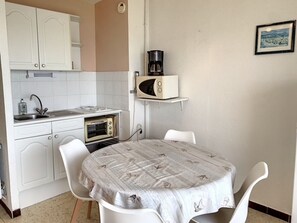 Dining - 1* Apartment in Balaruc, pets allowed (Balaruc-les-Bains)
