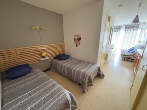 Room - Apartment facing the lagoon: pets allowed, near the thermal baths (Balaruc-les-Bains)