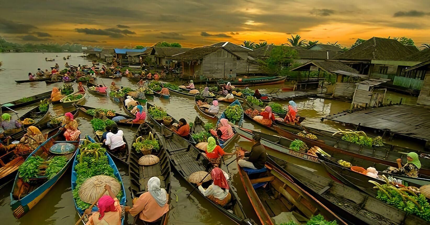 Un marché flottant animé, où de nombreuses barques en bois, chargées de produits frais, voguent au milieu de maisons traditionnelles.