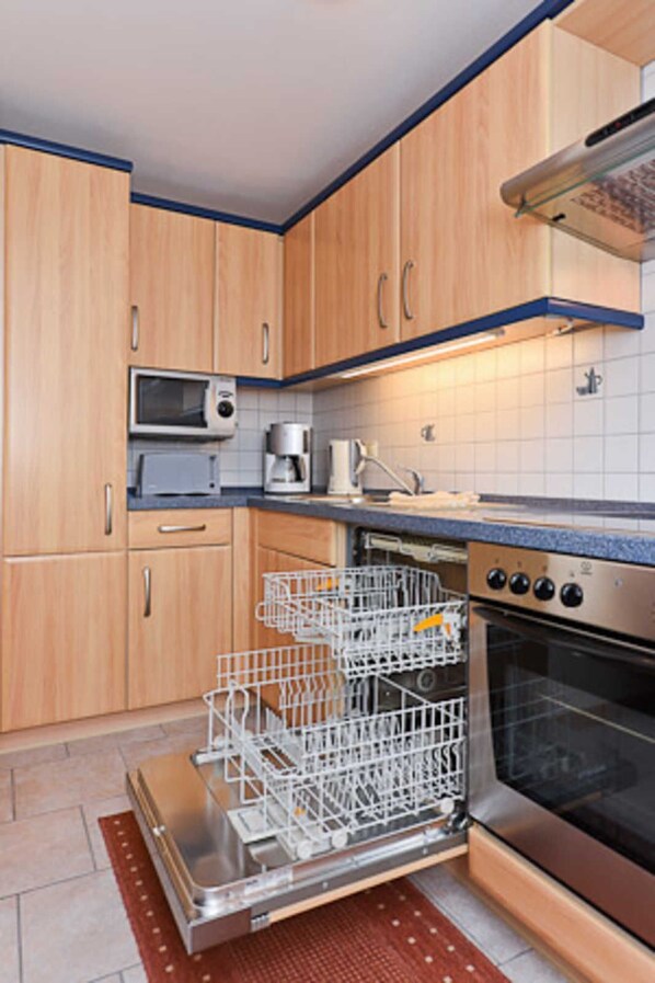 Køleskab, mikrobølgeovn, ovn, opvaskemaskine