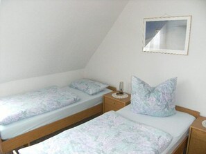 2 bedrooms, travel crib, WiFi