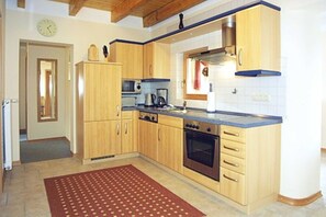 Kjøleskap, mikrobølgeovn, ovn og oppvaskmaskin