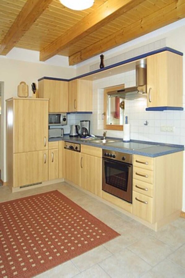 Kühlschrank, Mikrowelle, Ofen, Geschirrspüler