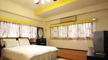 Double Room, Private Bathroom | Rollaway beds, free WiFi, bed sheets