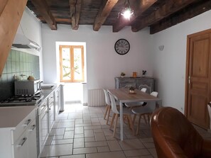 Fridge, microwave, oven, stovetop - Country house 3 persons (Flaujac-Gare)