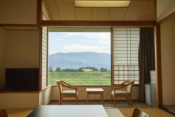 Free minibar, in-room safe, individually decorated - Harazuru no mai (Asakura)