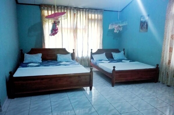 Chambre Triple Familiale | Couette en duvet d'oie, matelas mémoire de forme