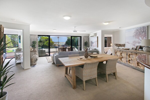 Apartemen Klasik | Makan di kamar