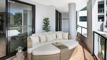 Apartemen Klasik | Balkon