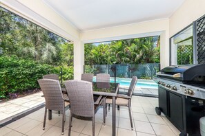 Terrace/patio - Large House with Pool (Little Mountain)