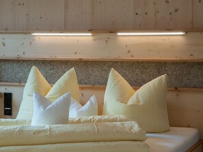 2 Schlafzimmer, Zimmersafe, Schreibtisch, Reisekinderbett