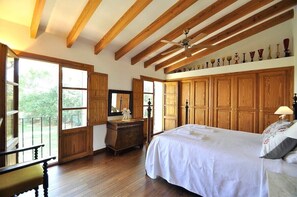 4 slaapkamers, een strijkplank/strijkijzer, wifi, beddengoed