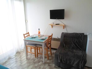 TV - Studio near Balaruc Thermal Baths, Air-Con, Pets Allowed (Balaruc-les-Bains)