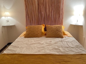 Room - Cozy apt facing the pond, 2 stars, pets allowed (Balaruc-les-Bains)