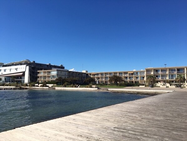 Exterior - Cozy apt facing the pond, 2 stars, pets allowed (Balaruc-les-Bains)