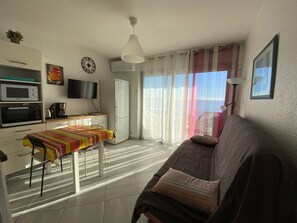 Interior - Bright 26m² apartment, air-conditioned, near the thermal baths (Balaruc-les-Bains)