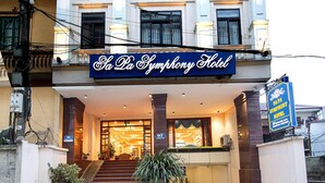 A hotel with a grand entrance, multiple windows, and a sign reading "Sa Pa Symphony Hotel". - Sapa Symphony Hotel (Sa Pa)
