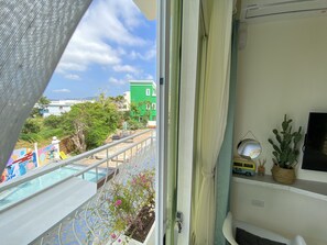 Lanai - Burano Yellow Villa (Hengchun)