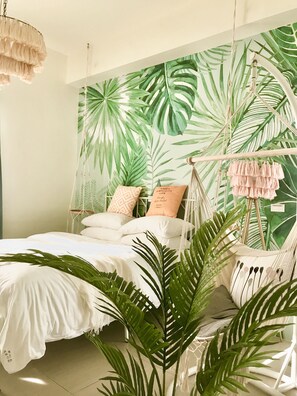 Premium bedding, desk, blackout drapes, soundproofing - Burano Yellow Villa (Hengchun)