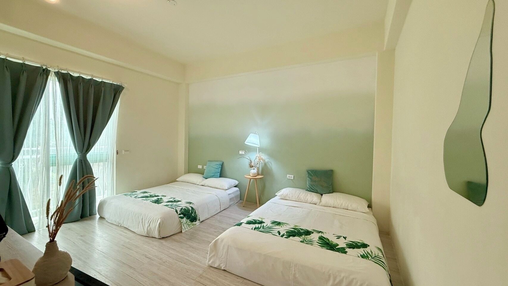 Quarto quádruplo (Olive) | Roupas de cama premium, cortinas blackout, quartos à prova de som