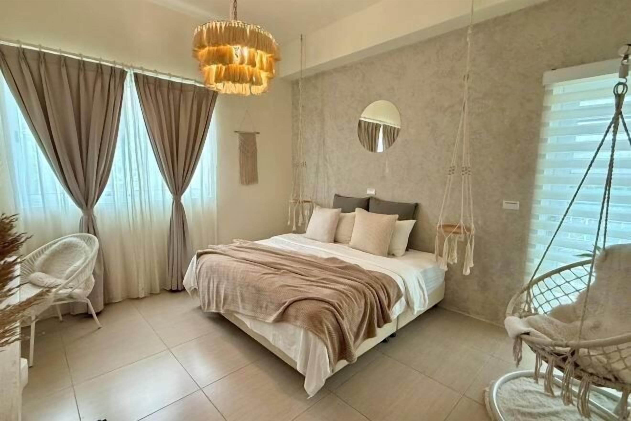 Hochwertige Bettwaren, Verdunkelungsvorhänge, schallisolierte Zimmer