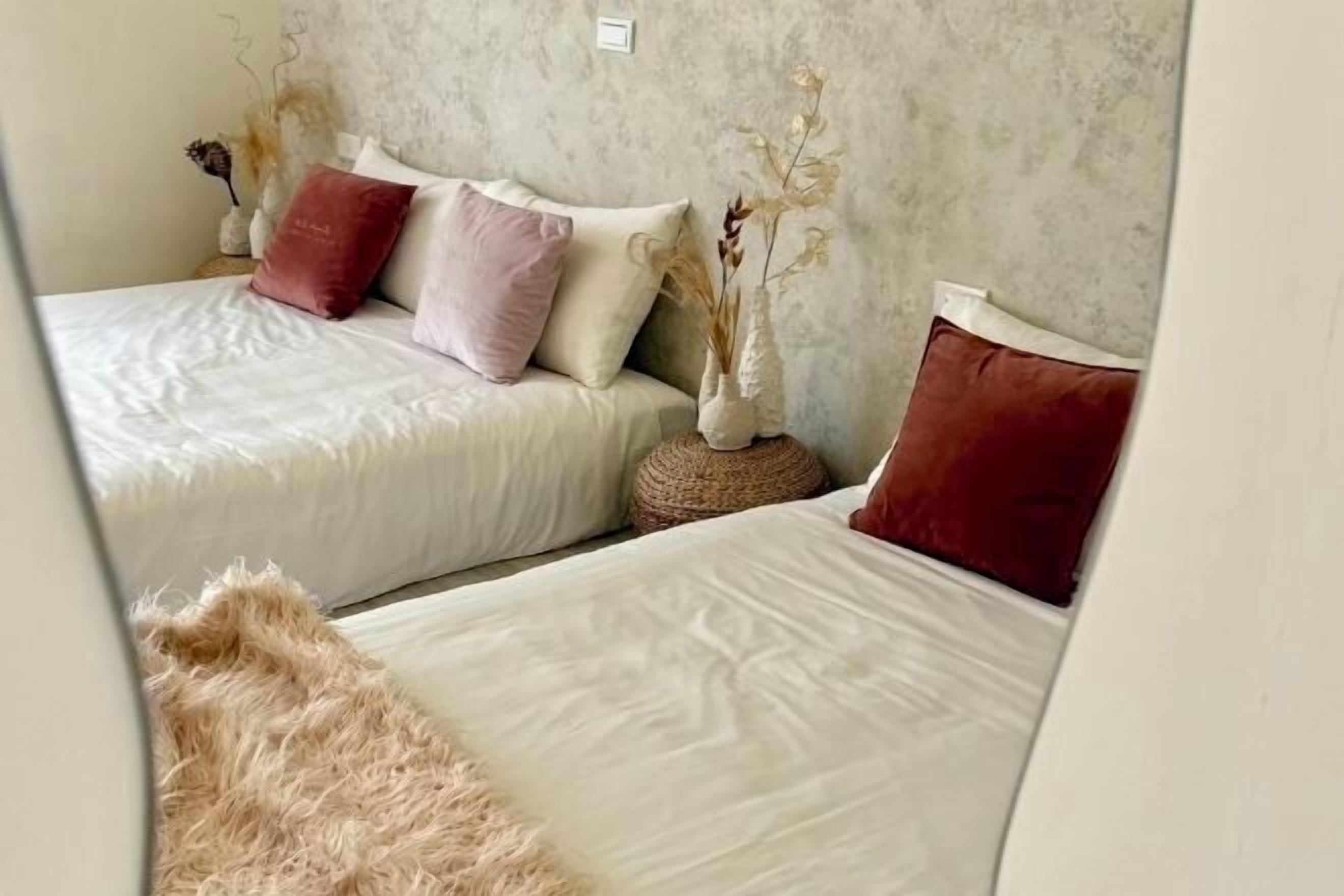 Hochwertige Bettwaren, Verdunkelungsvorhänge, schallisolierte Zimmer