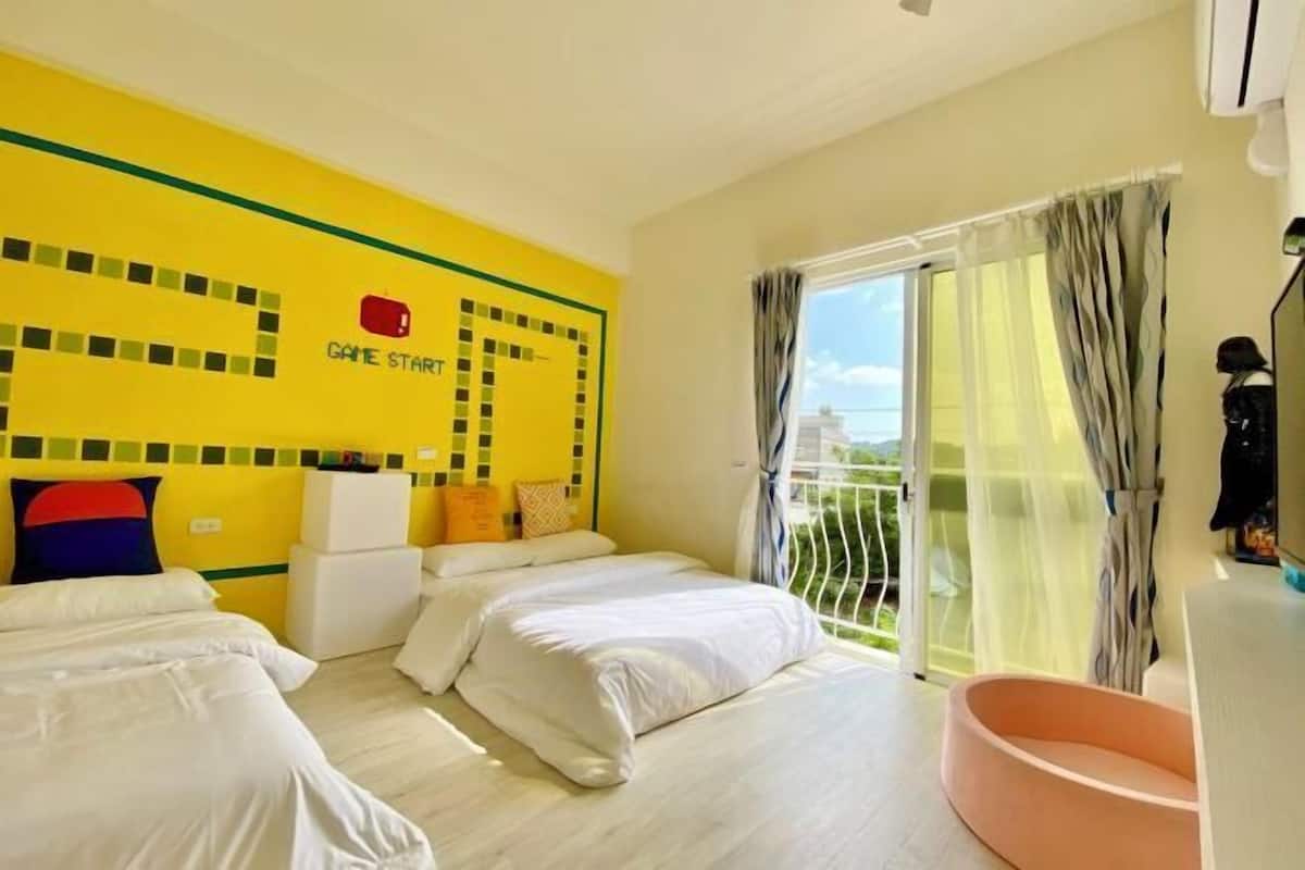 Premium bedding, desk, blackout drapes, soundproofing