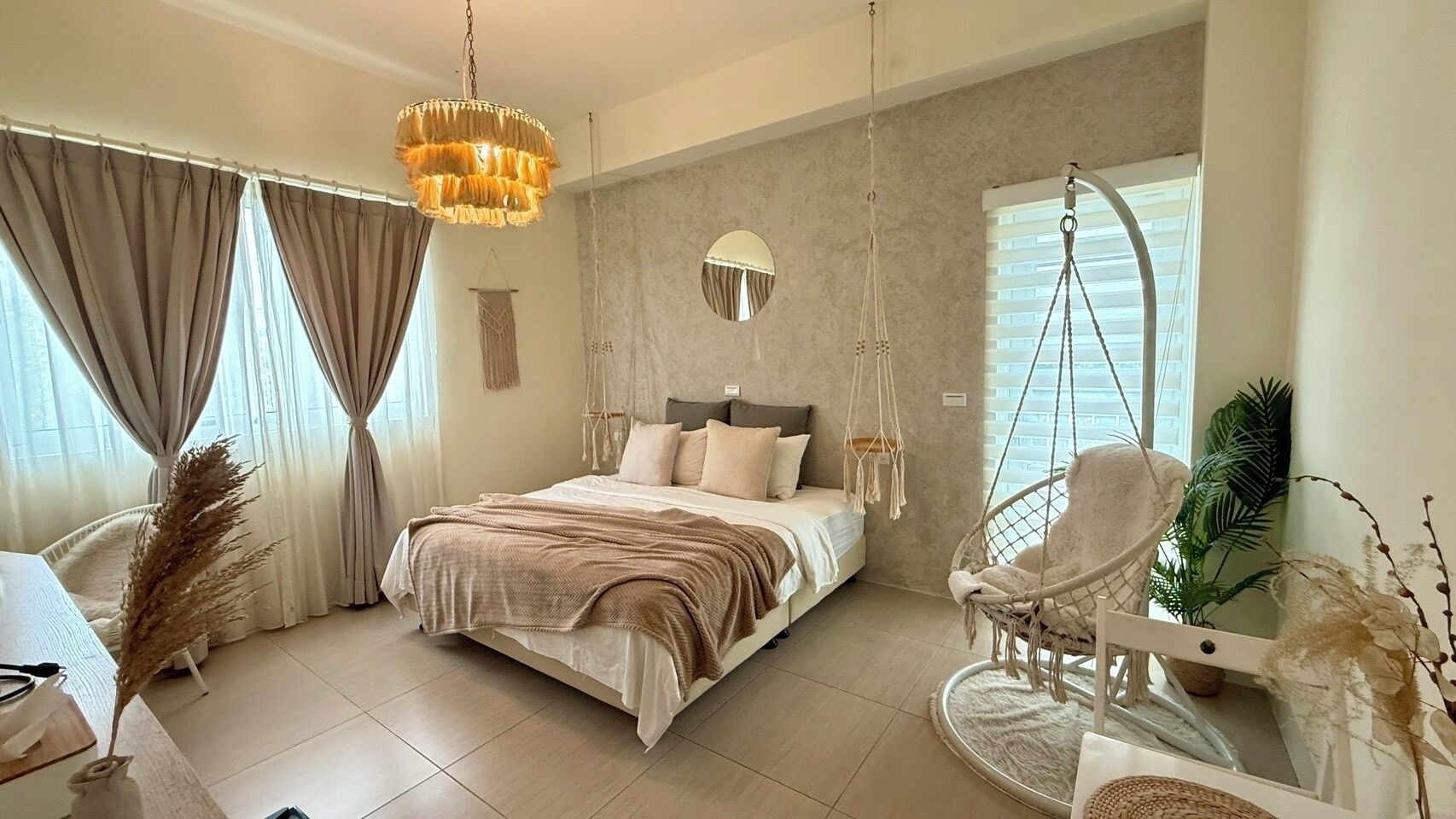 Quarto casal | Roupas de cama premium, cortinas blackout, quartos à prova de som