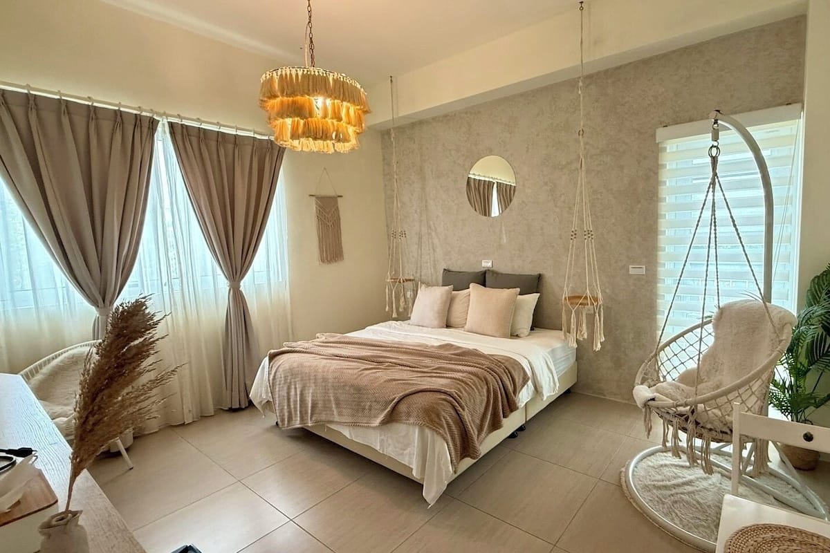 Habitación doble | Ropa de cama de alta calidad, cortinas blackout y insonorización