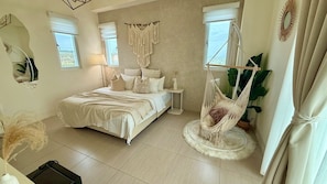 Double Room | Premium bedding, blackout drapes, soundproofing, free WiFi - Burano Yellow Villa (Hengchun)