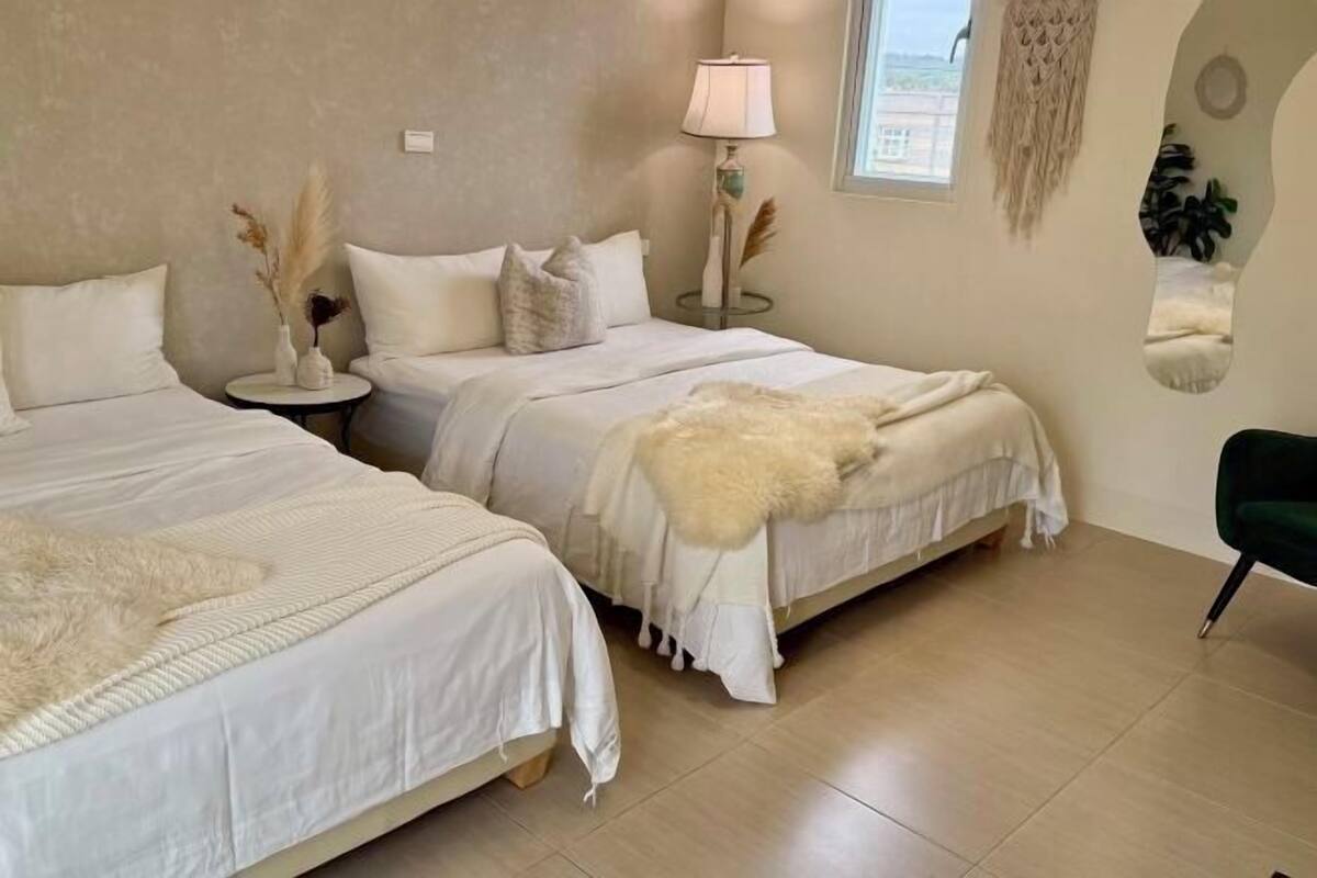 Hochwertige Bettwaren, Verdunkelungsvorhänge, schallisolierte Zimmer