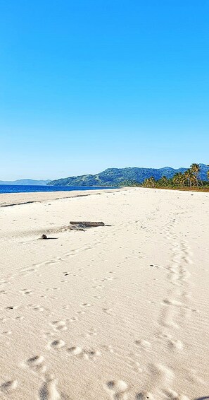 In Strandnähe, weißer Sandstrand