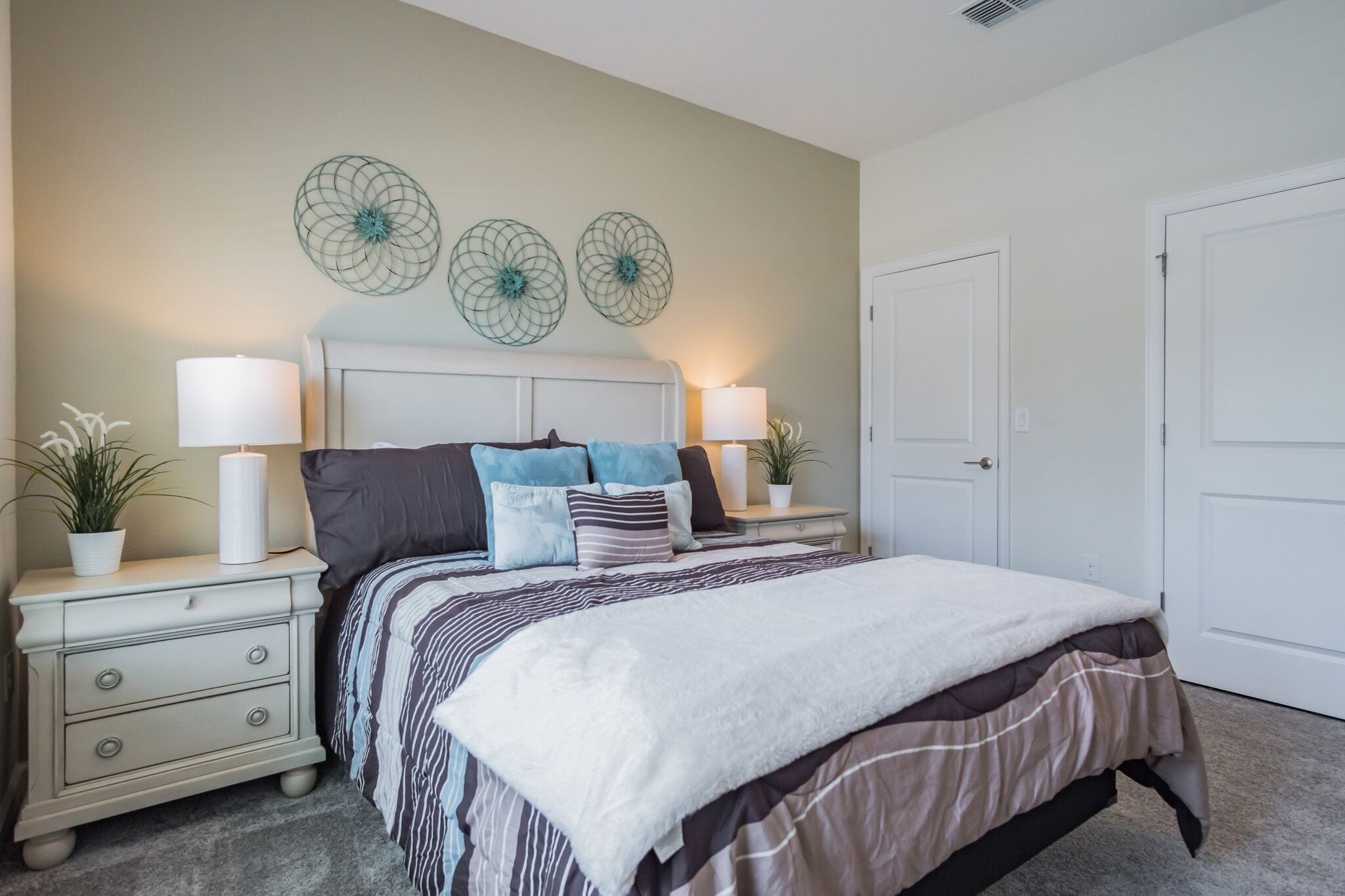 4 bedrooms, iron/ironing board, travel cot, free WiFi