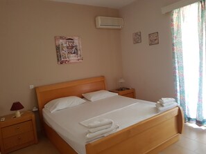 Appartement, 2 slaapkamers | 2 slaapkamers, een strijkplank/strijkijzer, beddengoed