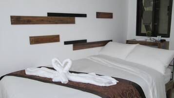 1 bedroom, Egyptian cotton sheets, premium bedding, down duvets