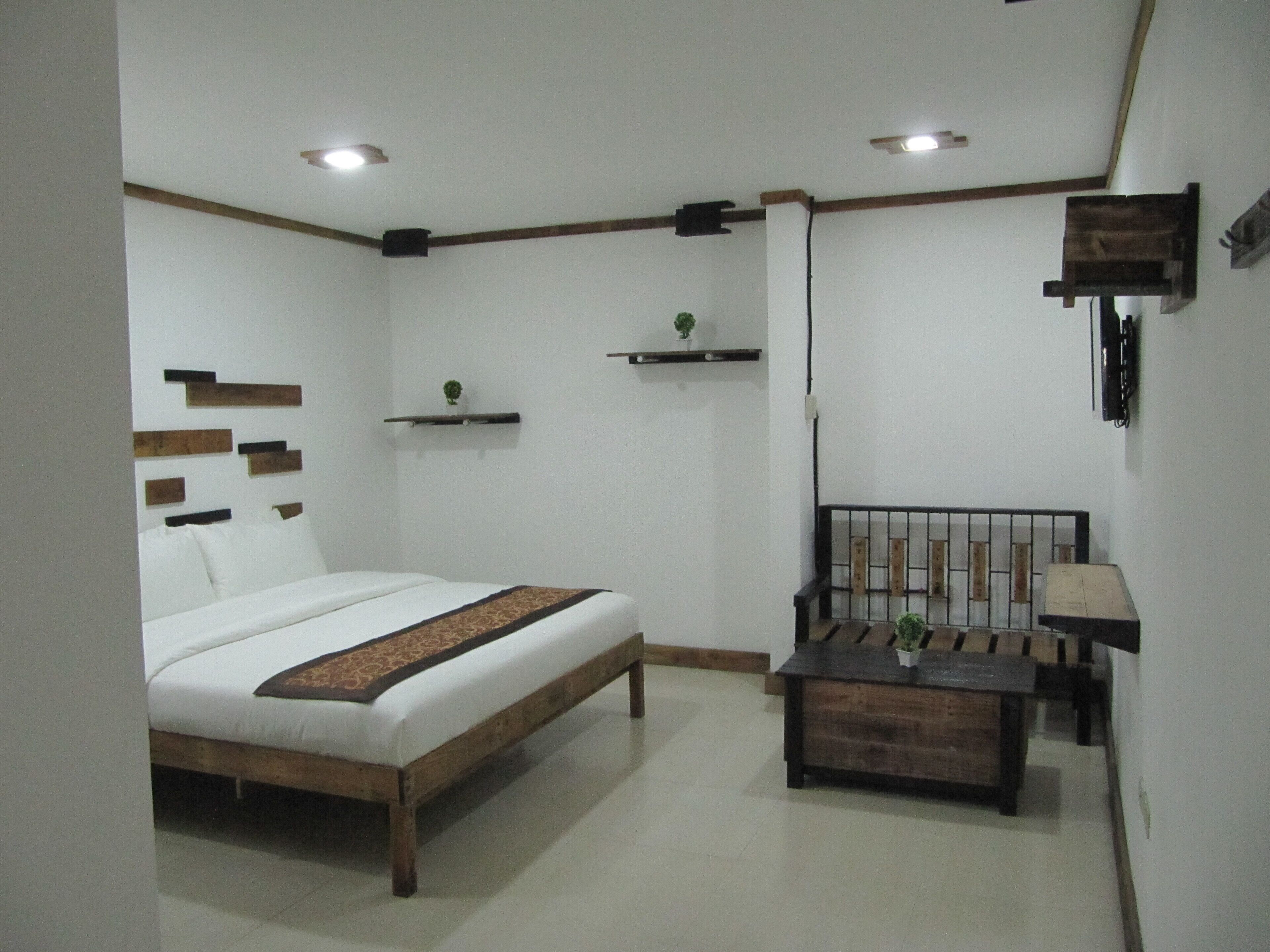 Egyptian cotton sheets, premium bedding, down comforters, pillowtop beds