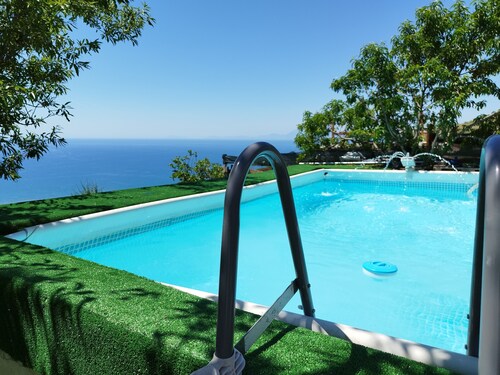 🤩WONDERFUL APP. TO WITH POOL AND GARDEN WITH CAPRI VIEW AND AMALFI COAST
