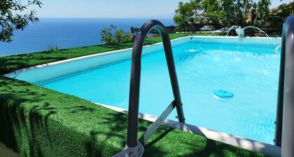 🤩WONDERFUL APP. TO WITH POOL AND GARDEN WITH CAPRI VIEW AND AMALFI COAST