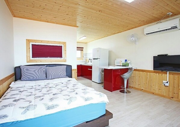 Soundproofing, free WiFi, bed sheets