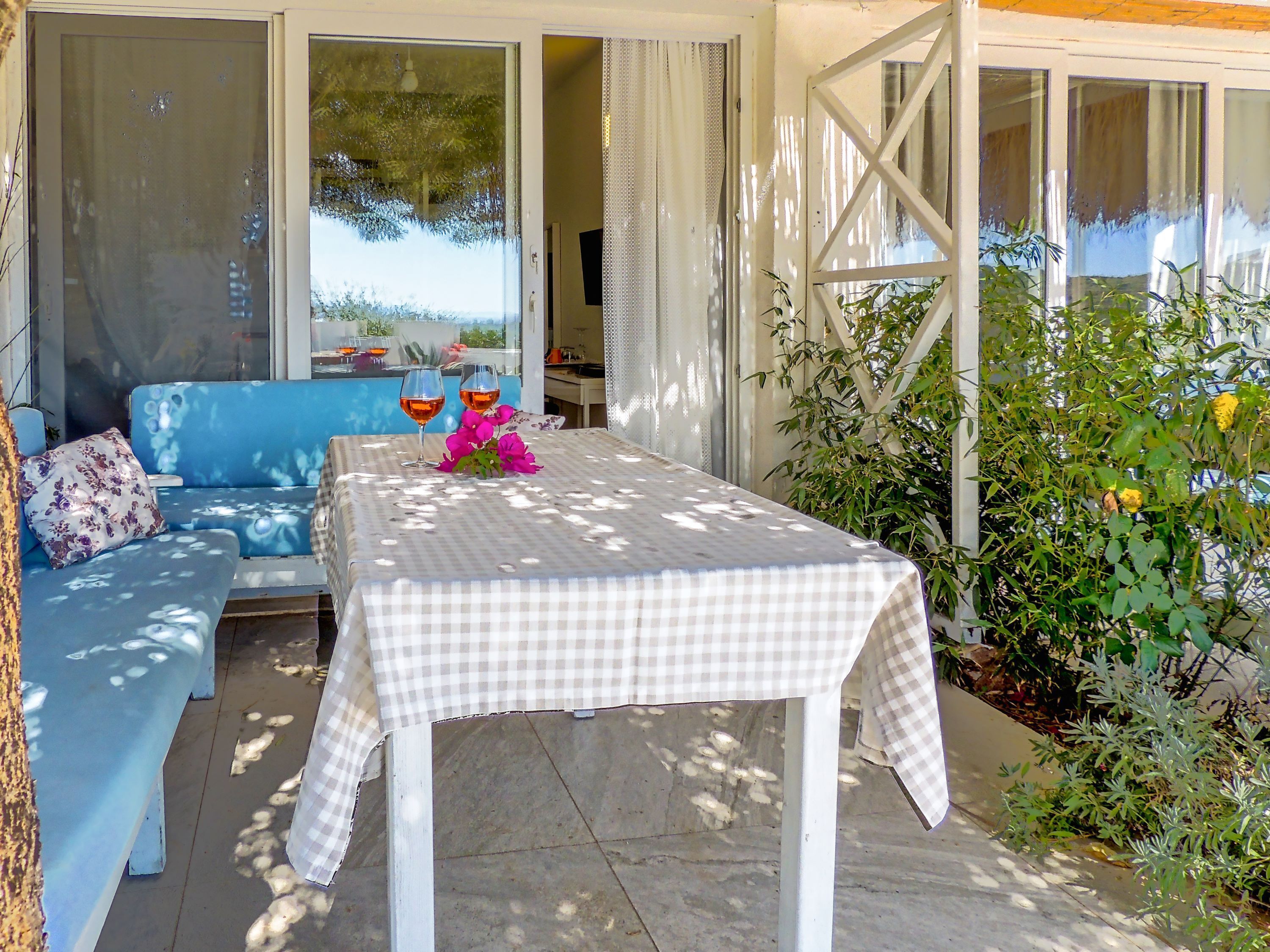 family studio suite, partial sea view | individually furnished, desk, laptop workspace, free wifi