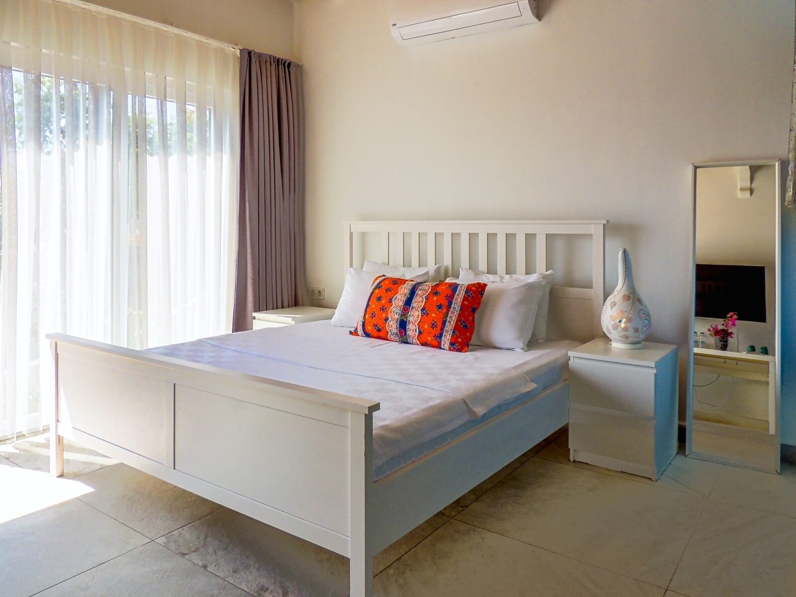 executive room | individually furnished, desk, laptop workspace, free wifi